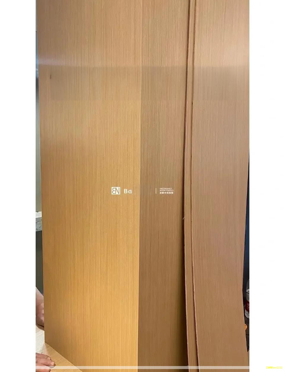 市面上的地板类型繁多，常见的包括纯实木地板、三层实木地板、实木复合地板和强化复合地板。不同类型各有特点，只有结合自家需求进行选择，才能最大程度发挥木地板的舒适与美观。