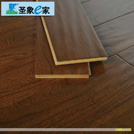 大家好，我专注家居和装修知识的分享者，致力于帮助你更高效地理解木门选购与辨别。本篇将系统讲解实木门、实木复合门以及模压空心门的特点与区别，帮助你在不同场景下做出更明智的选择。