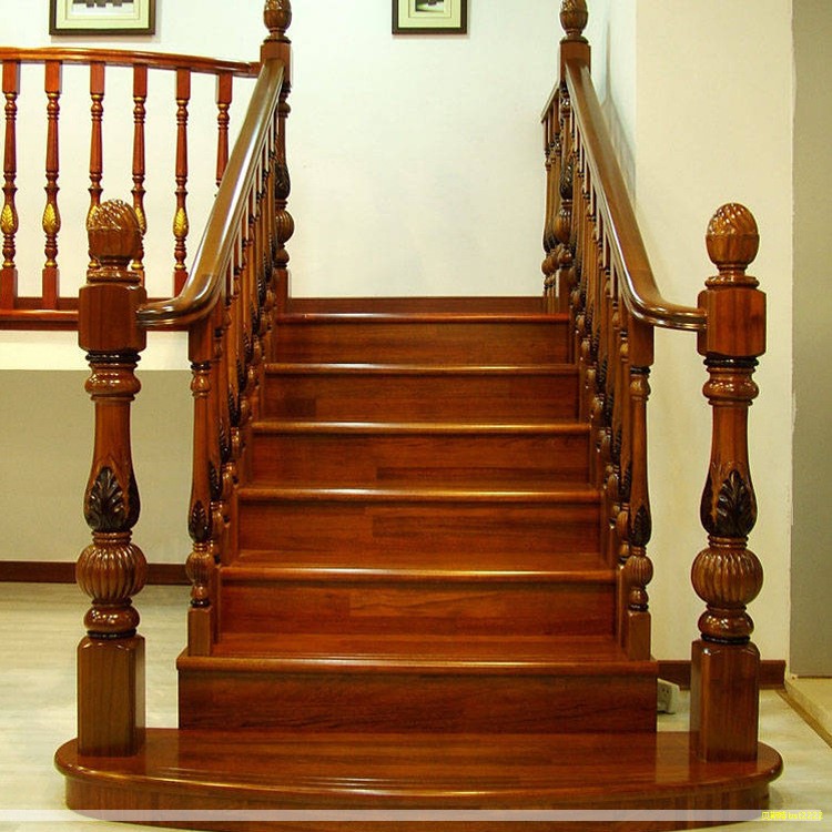 选购实木沙发时,避免后悔的关键在于从材质、结构、填充和面料四个维度综合考量。材质方面,优质实木如橡木与桃花芯木通常更耐用;结构方面,双重内架与厚实包板等设计直接关系到沙发的稳固性与使用寿命。填充方面,高密度海绵或乳胶颗粒提供良好弹性与承托,避免长期使用后下陷。面料方面,舒适性与日常清洁维护同样重要。 选购实木沙发时,避免后悔的关键在于从材质、结构、填充和面料四个维度综合考量。材质方面,优质实木如橡木与桃花芯木通常更耐用;结构方面,双重内架与厚实包板等设计直接关系到沙发的稳固性与使用寿命。填充方面,高密度海绵或乳胶颗粒提供良好弹性与承托,避免长期使用后下陷。面料方面,舒适性与日常清洁维护同样重要。