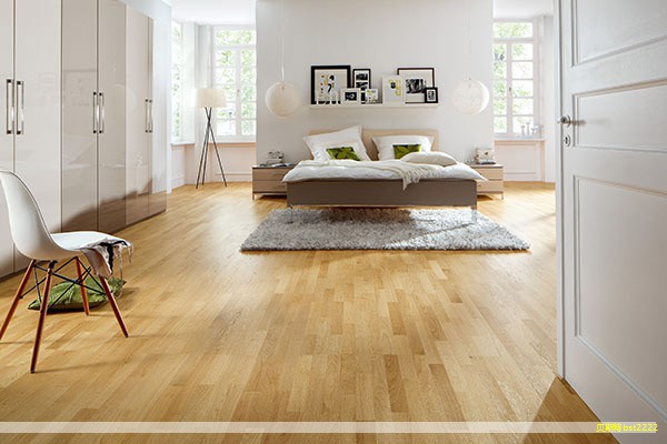 随着生活水平提升和居家设计需求日益多元化，电视柜已成为客厅核心家具之一。人们在关注功能性的同时，更看重外观设计、用料质感与长期使用的耐久性。市场上品牌与款式层出不穷，促使制造商不断创新、提升工艺与细节处理。选购一款优秀的电视柜，不仅要兼顾外观，还需综合考虑承重、材质、工艺与空间适配等因素，确保真正契合居住环境与日常使用需求。