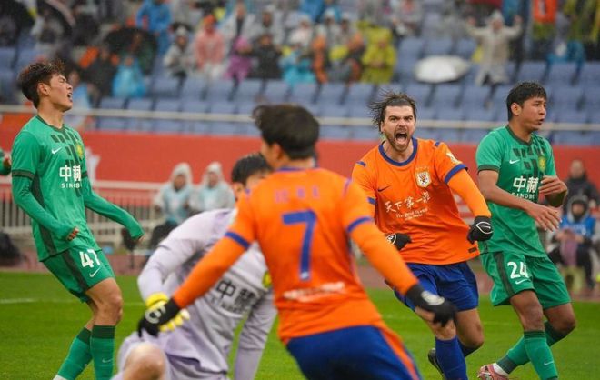 山东泰山2-1绝杀北京国安 开局两连胜清零负分