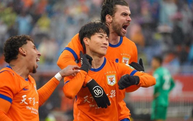 山东泰山2-1绝杀北京国安 开局两连胜清零负分