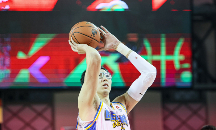 周琦罚球命中率暴跌引热议 宫鲁鸣早提训练难题