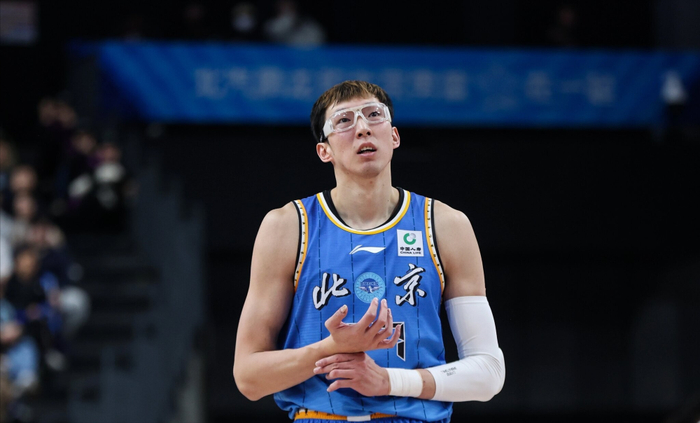 周琦罚球命中率暴跌引热议 宫鲁鸣早提训练难题