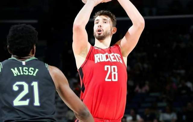 火箭战术革新显成效 申京杜兰特联手引爆三分火