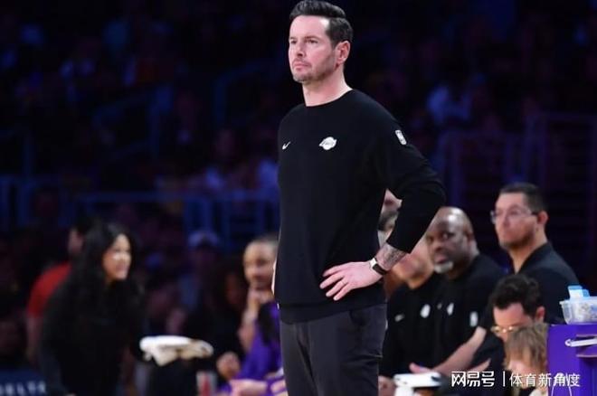 湖人排名暴跌内讧升级 范德彪遭换下引争议