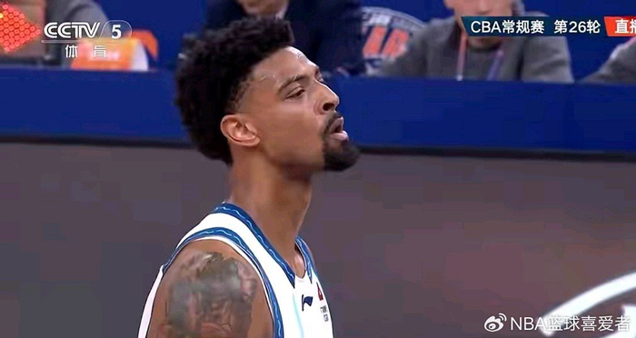 青岛客场遭逆转 上海展现冠军相